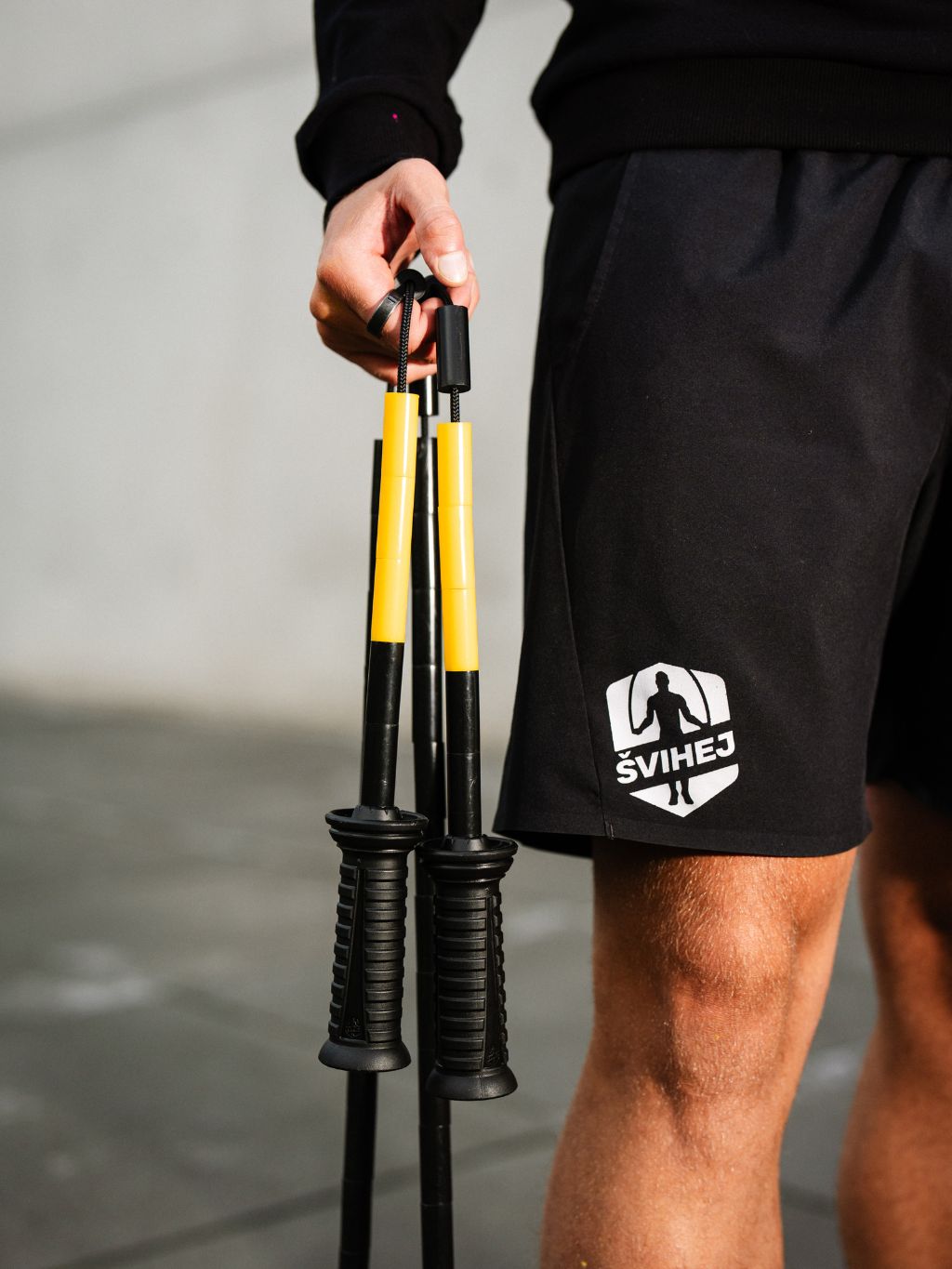 Korálkový Gladius - detailní pohled na korálkové lanko a krátké rukojeti